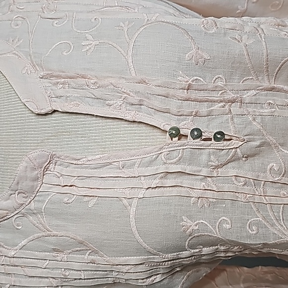 St. Tropez women's light pink top. Embrodery.V neck with three buttons. - Picture 2 of 11